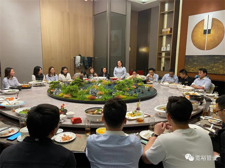 ▲開業(yè)相聚，相談甚歡不在于是否有珍饈百味